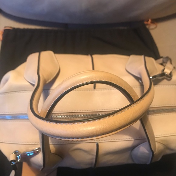 CLASSIC TOD’S D Bag named after Princess Diana! - Picture 3 of 8